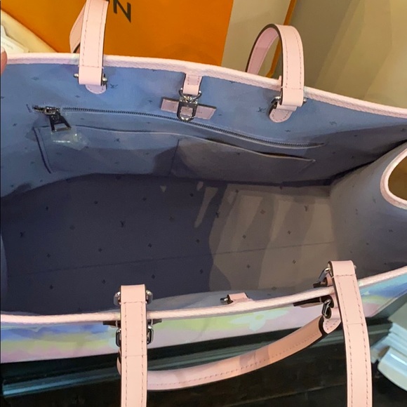 ❗️SOLD❗️💯%Authentic LV Escale pastel on the go - Picture 8 of 16